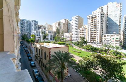 شقة - 3 غرف نوم - 3 حمامات للبيع في سابا باشا - حي شرق - الاسكندرية