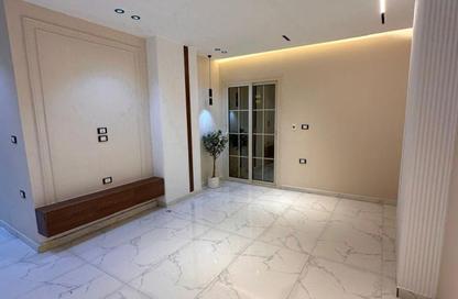 Apartment - 2 Bedrooms - 2 Bathrooms for sale in Gate 3 old - Khafre - Hadayek El Ahram - Giza