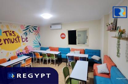 مكتب عمل جماعي - استوديو - 1 حمام للايجار في شارع مصدق - الدقي - الجيزة