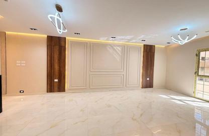 Apartment - 3 Bedrooms - 3 Bathrooms for sale in Gate 4 - Mena - Hadayek El Ahram - Giza