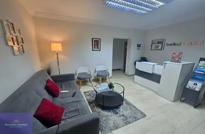 عيادة - غرفة نوم - 1 حمام للبيع في شارع النصر - اللاسلكي - المعادي الجديدة - حي المعادي - القاهرة