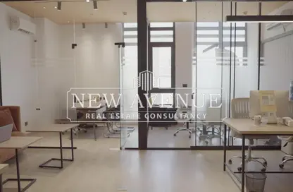 مساحات مكتبية - 2 غرف نوم - 1 حمام للايجار في ديستريكت 5 - كمبوندات التجمع الخامس - التجمع الخامس - مدينة القاهرة الجديدة - القاهرة