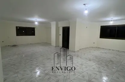 شقة - 4 غرف نوم - 2 حمامات للبيع في شارع محيي الدين عبد الحميد - المنطقة الثامنة - مدينة نصر - القاهرة