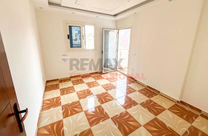 شقة - 3 غرف نوم - 2 حمامات للبيع في طريق الجيش - السرايا - سيدي بشر - حي اول المنتزة - الاسكندرية