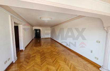 Apartment - 3 Bedrooms - 3 Bathrooms for sale in Abou Quer Road - Zezenia - Hay Sharq - Alexandria