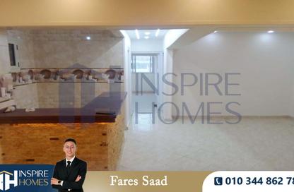 Apartment - 2 Bedrooms - 1 Bathroom for sale in Mahmoud Al Essawy St. - Miami - Hay Awal El Montazah - Alexandria