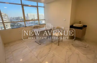 عيادة - 2 غرف نوم - 1 حمام للايجار في شارع عباس العقاد - المنطقة الأولى - مدينة نصر - القاهرة