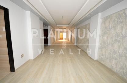 Apartment - 3 Bedrooms - 1 Bathroom for sale in Doctor Ahmed Al Sayed St. - Sidi Gaber - Hay Sharq - Alexandria