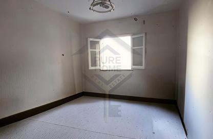 Apartment - 3 Bedrooms - 1 Bathroom for sale in Al Ekbal St. - Laurent - Hay Sharq - Alexandria