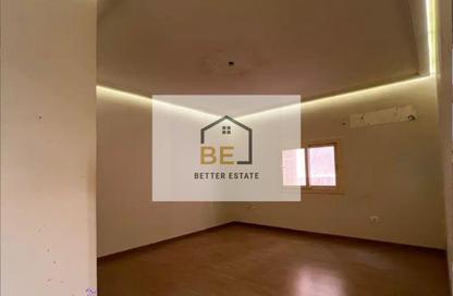 Apartment - 2 Bedrooms - 2 Bathrooms for sale in Area E - Ganoob El Acadimia - New Cairo City - Cairo