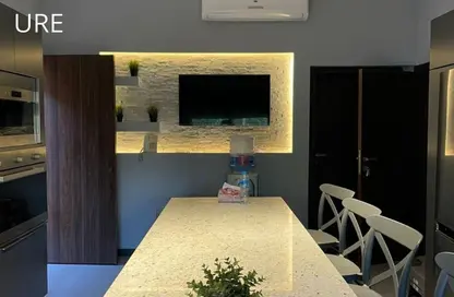 منزل مزدوج - 5 غرف نوم - 4 حمامات للبيع في رويال ميدوز - كمبوندات الشيخ زايد - الشيخ زايد - الجيزة