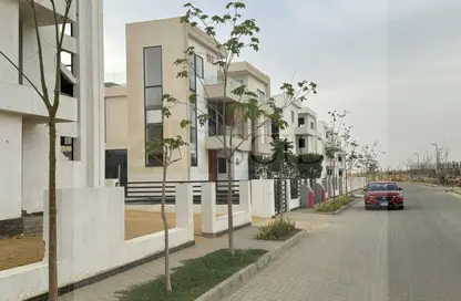 منزل مزدوج - 4 غرف نوم - 5 حمامات للبيع في نيوم اكتوبر - التوسعات الشمالية - مدينة 6 أكتوبر - الجيزة