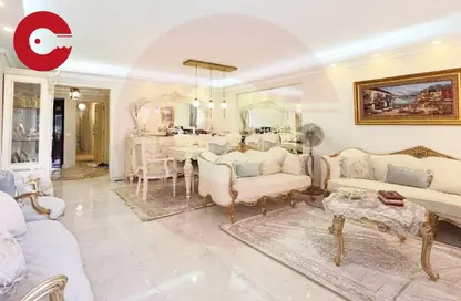 Apartment - 3 Bedrooms - 2 Bathrooms for sale in Kamal Eldin Salah St. - Smouha - Hay Sharq - Alexandria