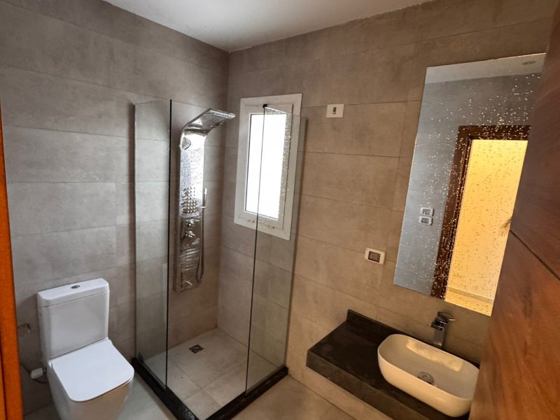 3BR Penthouse | Fully-Finished | Hyde Park thumbnail