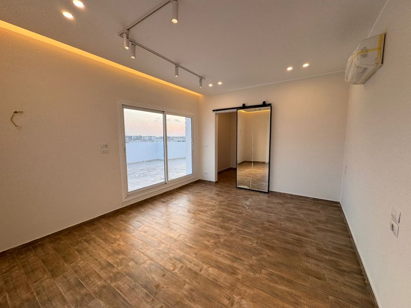 3BR Penthouse | Fully-Finished | Hyde Park thumbnail