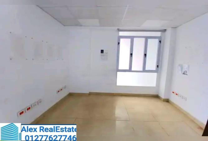 8544600 - Property Image 3