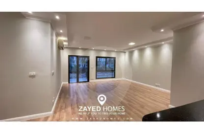 شقة - 2 غرف نوم - 2 حمامات للايجار في ذا كورت ياردز - كمبوندات الشيخ زايد - الشيخ زايد - الجيزة