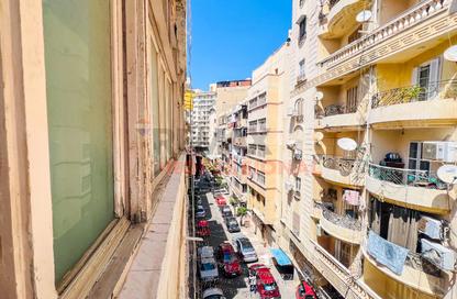 شقة - 3 غرف نوم - 1 حمام للبيع في شارع ابو قير - سبورتنج - حي شرق - الاسكندرية