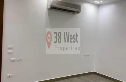 سطح - 2 حمامات للايجار في ذا كورت ياردز - كمبوندات الشيخ زايد - الشيخ زايد - الجيزة