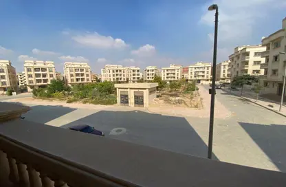 Apartment - 3 Bedrooms - 2 Bathrooms for sale in Al Bostan - Al Wahat Road - 6 October City - Giza