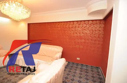 شقة - 4 غرف نوم - 2 حمامات للبيع في شارع عبد الحي حجازي - المنطقة الثامنة - مدينة نصر - القاهرة