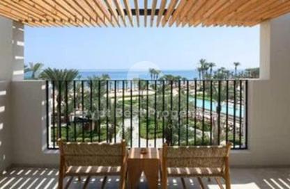 Chalet - 2 Bedrooms - 2 Bathrooms for sale in Ramla - Ras Al Hekma - North Coast