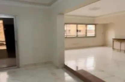 شقة - 3 غرف نوم - 2 حمامات للبيع في شارع حلمي حسن علي - المنطقة الثامنة - مدينة نصر - القاهرة