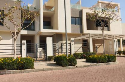 تاون هاوس - 3 - 5 للبيع في مون ريزيدنس - فيفث سكوير - التجمع الخامس - مدينة القاهرة الجديدة - القاهرة