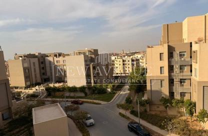Apartment - 2 Bedrooms - 2 Bathrooms for sale in Palm Hills Village Gate - South Investors Area - New Cairo City - Cairo