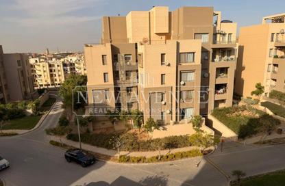Apartment - 2 Bedrooms - 2 Bathrooms for sale in Palm Hills Village Gate - South Investors Area - New Cairo City - Cairo