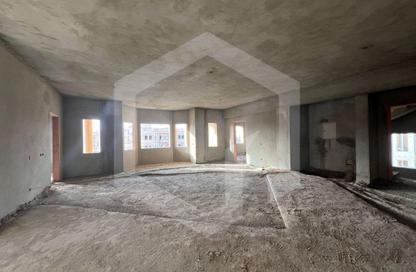 Villa - 6 Bedrooms - 7 Bathrooms for sale in Royal City - Sheikh Zayed Compounds - Sheikh Zayed City - Giza