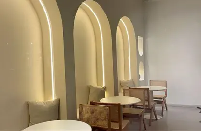 كافتيريا - استوديو - 2 حمامات للايجار في شارع التسعين الجنوبي - التجمع الخامس - مدينة القاهرة الجديدة - القاهرة