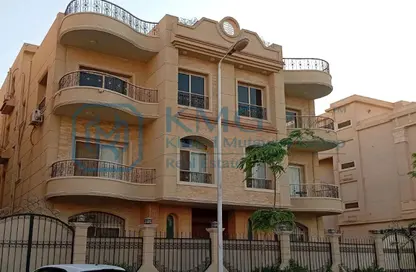 شقة - 3 غرف نوم - 3 حمامات للبيع في شارع مصعب بن عمير - المنطقة ه - حى جنوب الاكايمية - مدينة القاهرة الجديدة - القاهرة