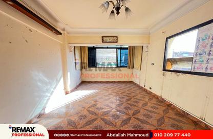 Apartment - 2 Bedrooms - 1 Bathroom for sale in Garden City Smouha St. - Smouha - Hay Sharq - Alexandria
