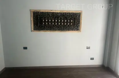 شقة - 3 غرف نوم - 3 حمامات للايجار في تاج سلطان - الطريق الدائري - القاهرة