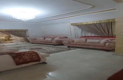 شقة - 3 غرف نوم - 2 حمامات للبيع في شارع شاهين - العجوزة - الجيزة