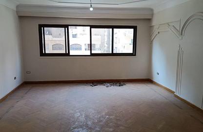 Apartment - 4 Bedrooms - 3 Bathrooms for sale in Moez Al Dawla St. - 6th Zone - Nasr City - Cairo