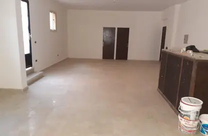 Apartment - 2 Bedrooms - 1 Bathroom for rent in Omar Makram St. - Al Narges 6 - Al Narges - New Cairo City - Cairo