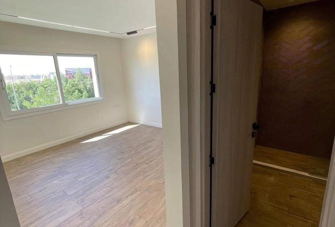 56010042 - Property Image 2