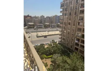 Apartment - 3 Bedrooms - 2 Bathrooms for sale in Dr Ismail Wahbi St. - 10th Zone - Nasr City - Cairo