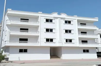 شقة - 3 غرف نوم - 3 حمامات للبيع في المجاورة الاولي - الحي الرابع غرب - مدينة الشروق - القاهرة