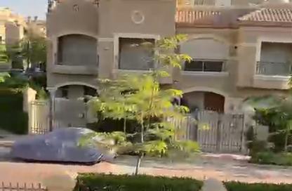 فيلا - 4 - 4 للبيع في الباتيو برايم - الباتيو - كمبوندات الشروق - مدينة الشروق - القاهرة