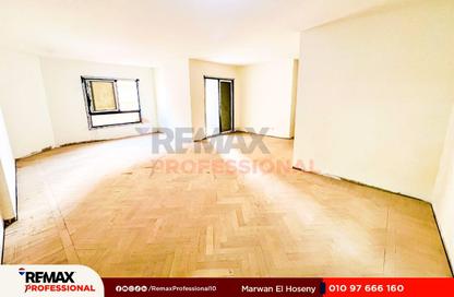 Apartment - 4 Bedrooms - 3 Bathrooms for sale in Amin Yehia St. - Zezenia - Hay Sharq - Alexandria