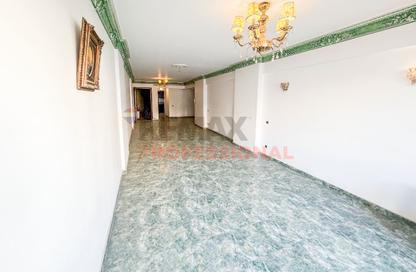 Apartment - 3 Bedrooms - 2 Bathrooms for sale in Al Nasr St. - Smouha - Hay Sharq - Alexandria