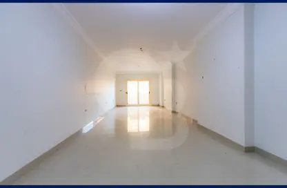 شقة - 3 غرف نوم - 2 حمامات للبيع في شارع احمد محمد الادهم - سان ستيفانو - حي شرق - الاسكندرية