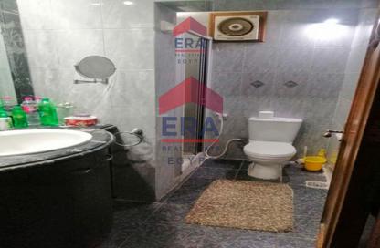 Apartment - 3 Bedrooms - 3 Bathrooms for rent in Shohadaa Al Mohandeseen St. - Mohandessin - Giza