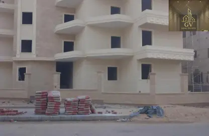 طابق كامل - 3 غرف نوم - 2 حمامات للبيع في المنطقة الثامنة - مدينة الشروق - القاهرة