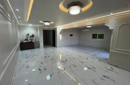 شقة - 3 غرف نوم - 2 حمامات للبيع في شارع 300 - الحي الخامس عشر - الشيخ زايد - الجيزة