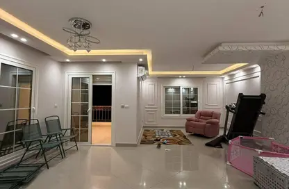 شقة - 3 غرف نوم - 3 حمامات للايجار في مدينتي - القاهرة