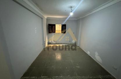 Office Space - Studio - 1 Bathroom for rent in Hassan Assem St. - Zamalek - Cairo